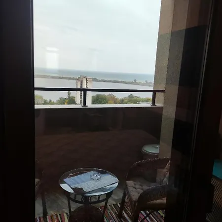 Delux Cote Dagur Μπουργκάς